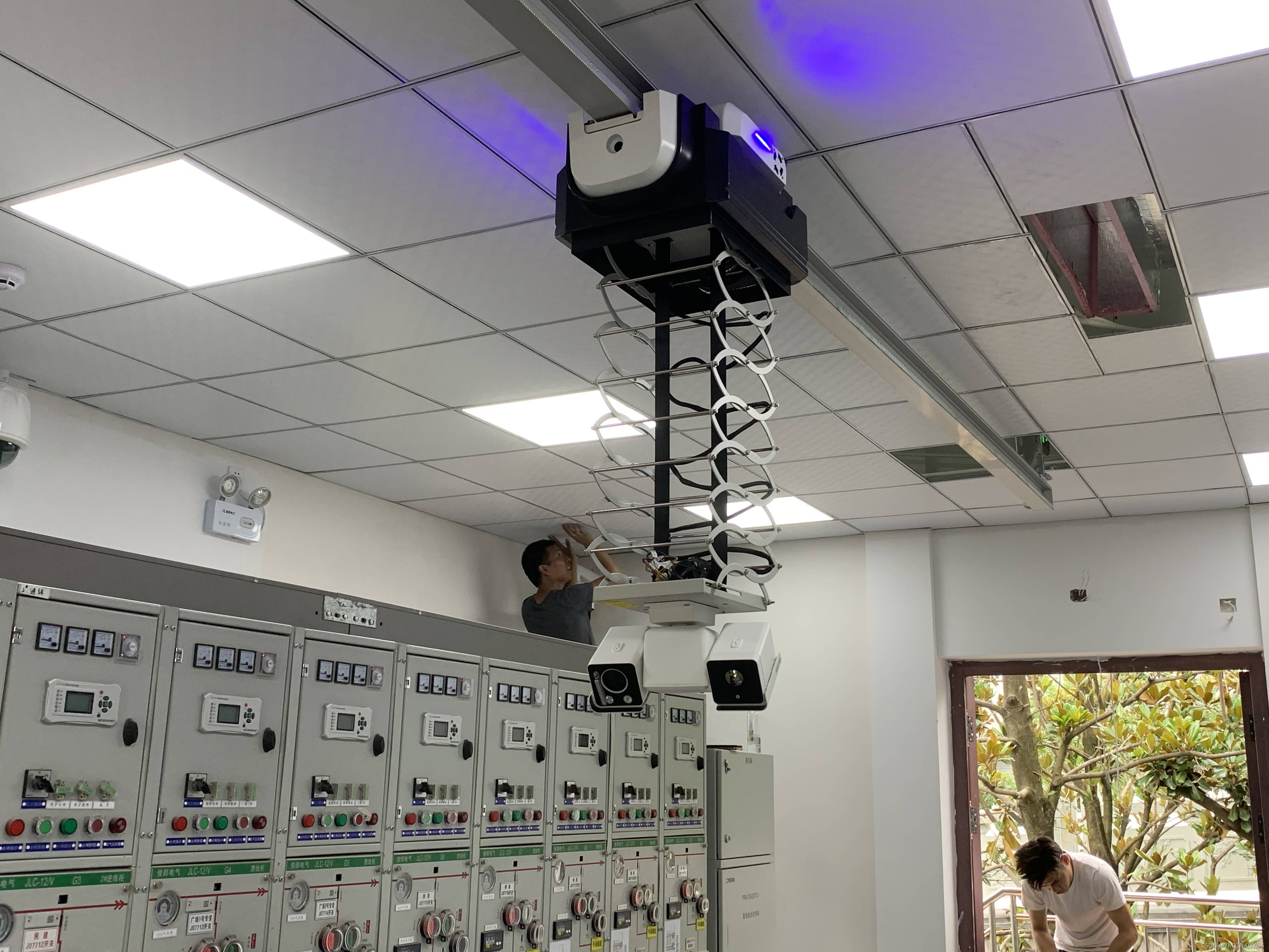 轨道式巡检机器人